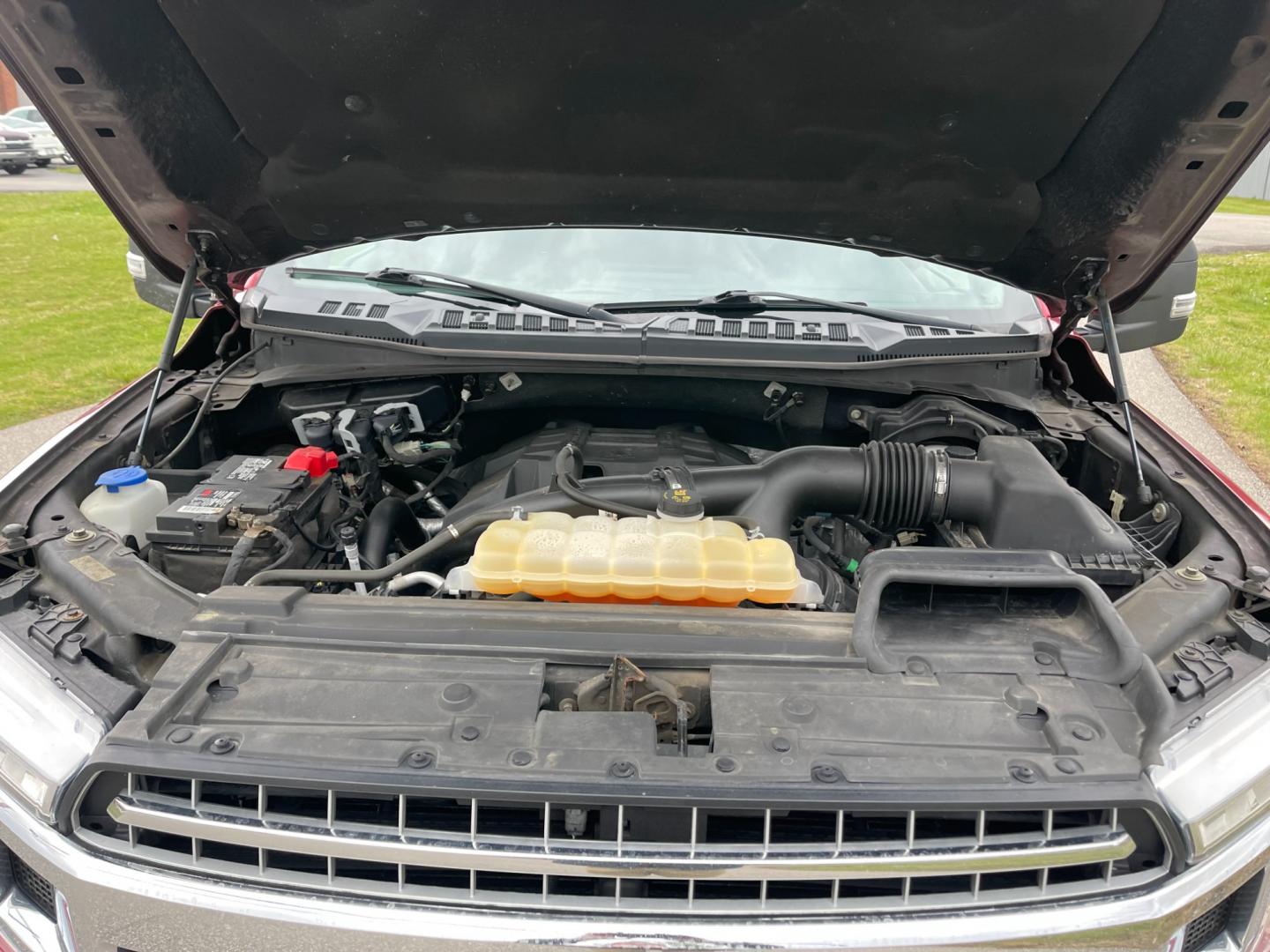 2018 Red /Gray Ford F-150 XLT SuperCrew 5.5-ft. Bed 4WD (1FTEW1EP7JF) with an 2.7L V6 DOHC 24V TWIN TURBO engine, 10 Speed Auto transmission, located at 11115 Chardon Rd. , Chardon, OH, 44024, (440) 214-9705, 41.580246, -81.241943 - Photo#20